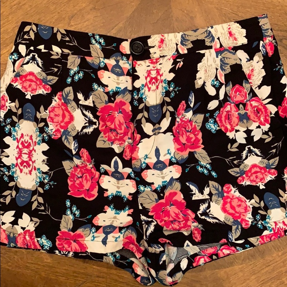 Forever 21 floral shorts|size Large.